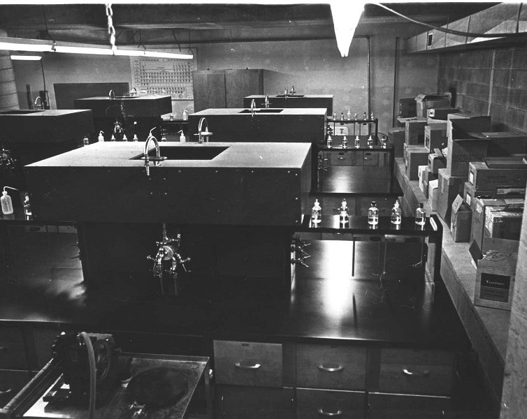 chemistrylabinAandP.jpg - Western Piedmont Chemistry Lab at old A&P store.