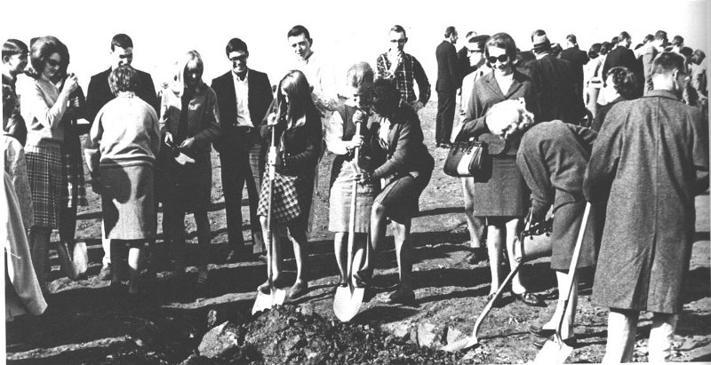 43.jpg - Groundbreaking for the New Campus November 15, 1966.