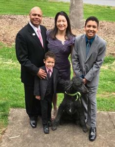 Photo of Linda Quinto-Ellis with her family
